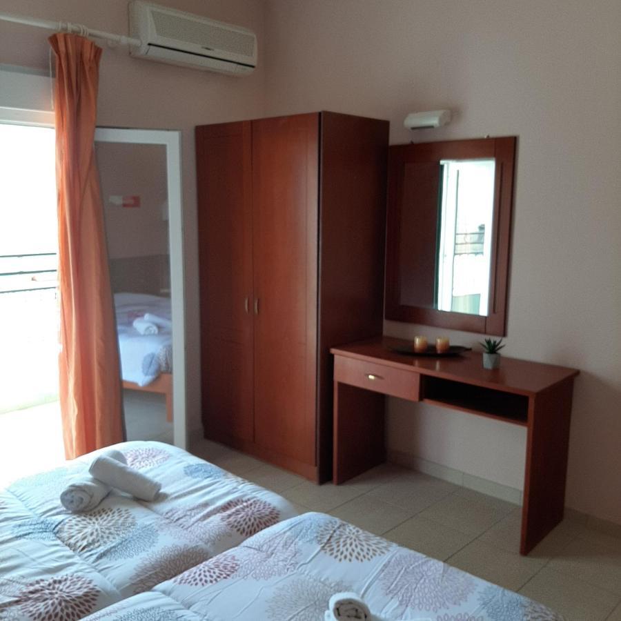 Zefiros Aparthotel 3*