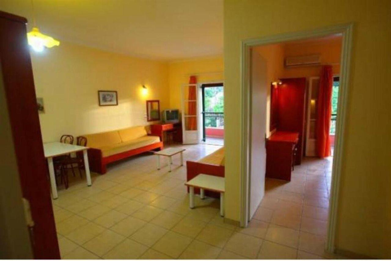 Zefiros Aparthotel