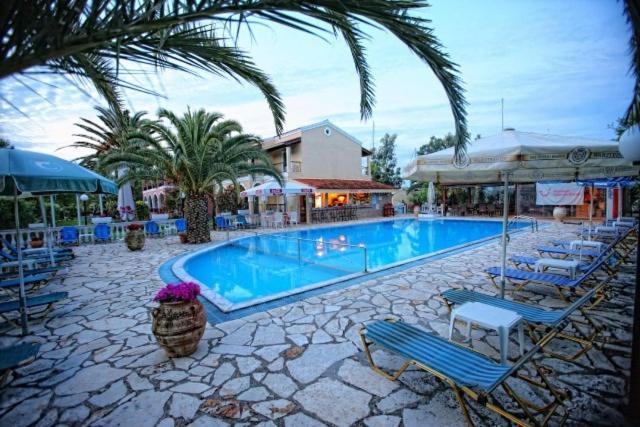 Zefiros Aparthotel 3*